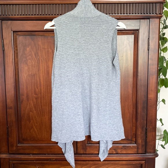 ❤️Host Pick ❤️ Eileen Fisher ribbed heather grey vest Italian yarn cotton/ linen - Picture 2 of 10